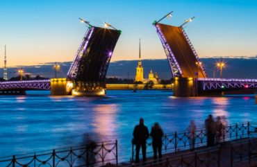 Метеор до Петергофа + Прогулка под разведёнными мостами
