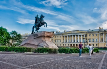 Метеор до Петергофа от Медного Всадника
